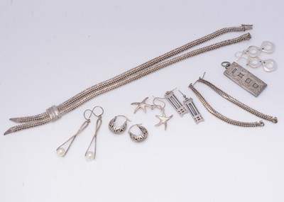 Lot 204 - A collection of silver jewels