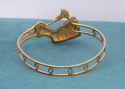 Lot 206 - An Egyptian gold hinged bangle