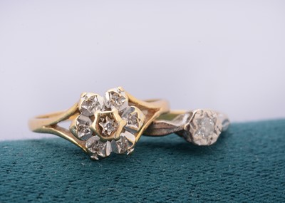 Lot 212 - An 18ct gold diamond cluster ring