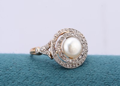 Lot 224 - A Belle Epoque diamond and pearl 18ct gold and platinum set target dress ring