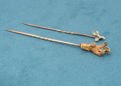 Lot 229 - A 19th Century yellow metal claw set stick pin