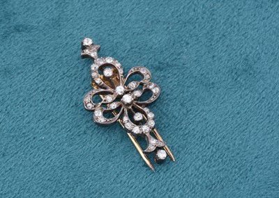 Lot 232 - A late 19th Century diamond encrusted clip brooch