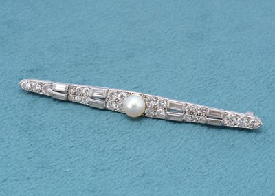 Lot 234 - A Cartier of London art deco diamond, pearl and platinum set tapered bar brooch