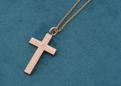 Lot 241 - An Edwardian yellow metal cross pendant