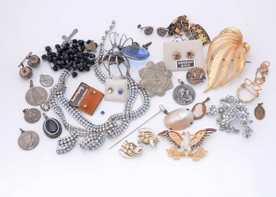 Lot 244 - A collection of costume jewellery