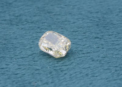 Lot 272 - A GIA certificated 'Fancy colour' loose diamond