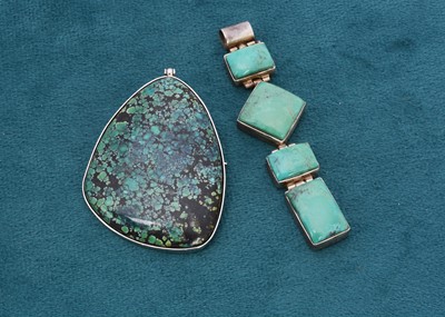 Lot 298 - A turquoise matrix pendant or brooch