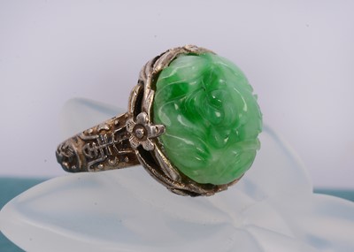 Lot 305 - A Chinese jadeite jade dress ring