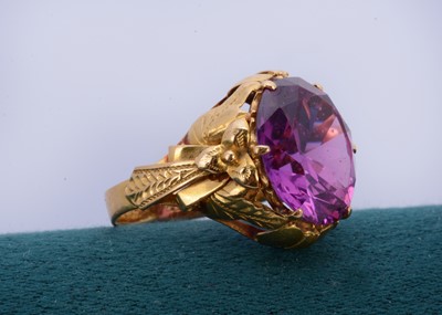 Lot 320 - A continental yellow metal and synthetic colour change corundum gem set dress ring