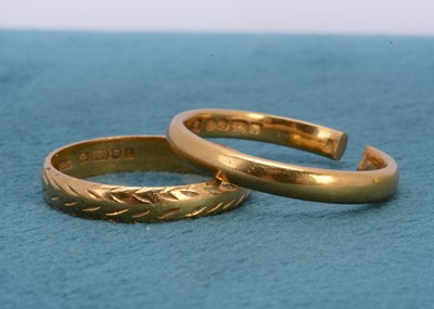 Lot 321 - Two 22ct gold wedding bands