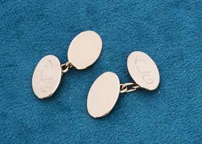 Lot 341 - A pair of 9ct gold oval chain link cufflinks