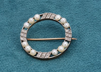 Lot 343 - An early 20th Century diamond and seed pearl wreath brooch