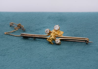 Lot 345 - A 15ct gold Edwardian gold nugget and diamond set bar brooch