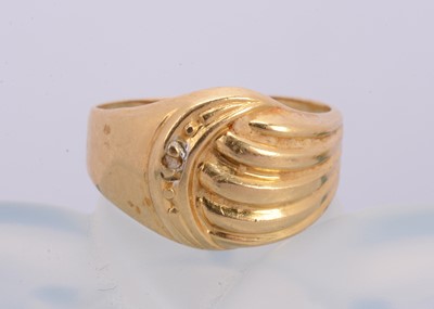 Lot 346 - A continental 18ct gold dress ring