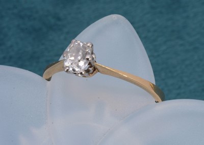 Lot 347 - An Edwardian old cut diamond solitaire