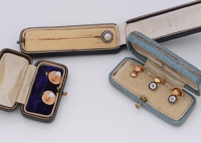 Lot 355 - An Edwardian diamond and pearl stick pin