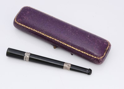 Lot 356 - An early 20th Century nephrite and diamond set cigarette holder