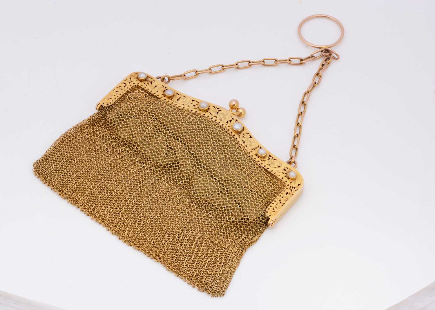 357 - An Edwardian 9ct gold and pearl evening bag,