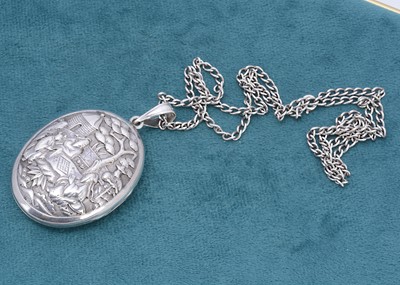 Lot 372 - A Victorian silver oval locket