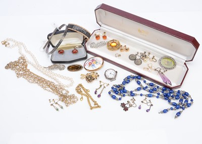 Lot 385 - A good collection of costume jewels