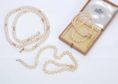 Lot 388 - A string of graduated cultured pearls