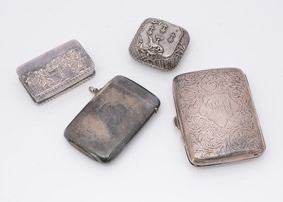 Lot 498 - A modern silver pill box and a silver cigarette case