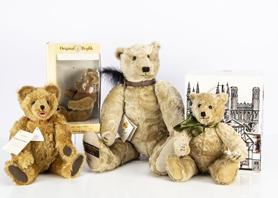 Lot 372 - A selection of Teddy Bears