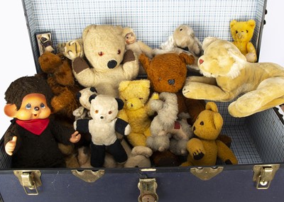 Lot 391 - A selection of soft toys