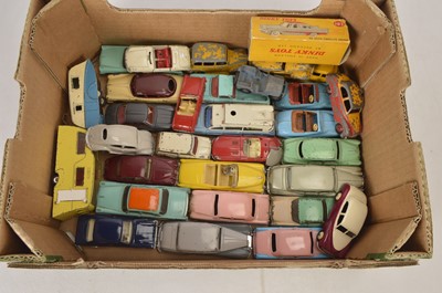 Lot 264 - Postwar Dinky Toy Cars (30)