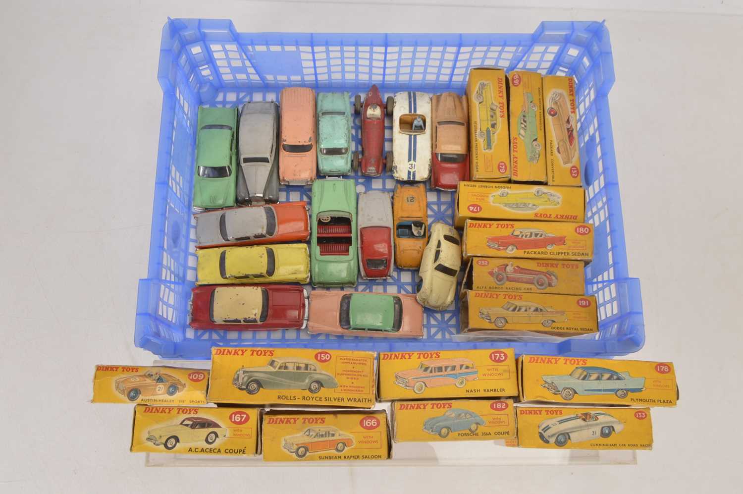 Lot 267 - Postwar Playworn Dinky Toys Cars (15)