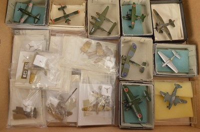 Lot 302 - 1:200 Scale Military Aircraft Models and Kits (16)