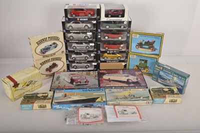 Lot 335 - Unbuilt plastic road rail and ship kits with modern diecast all in original boxes (26)