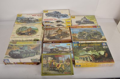 Lot 338 - Unbuilt 1/35 scale plastic  military kits  in original boxes (15)