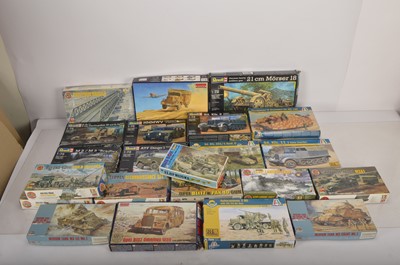 Lot 340 - Unbuilt 1/72 scale plastic  military kits  in original boxes (23)