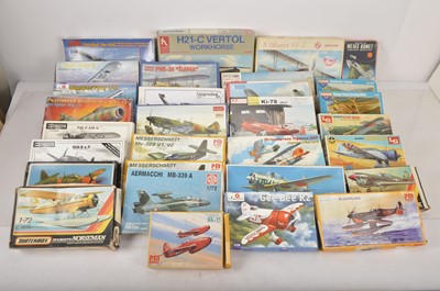 Lot 360 - large collection of plastic 1:72 Aircraft kits by various makers (30)