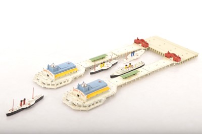 Lot 485 - Tri-ang Minic Ships unboxed Pier Sets and Paddle Steamers (17)