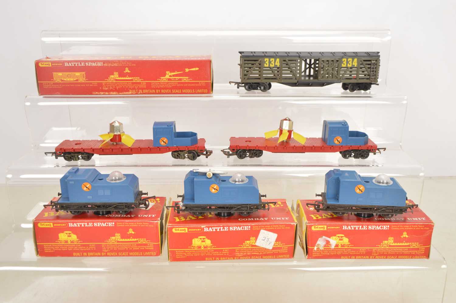 Lot 525 - Tri-ang  00 gauge Battle Space rolling stock (6)