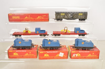 Lot 525 - Tri-ang  00 gauge Battle Space rolling stock (6)