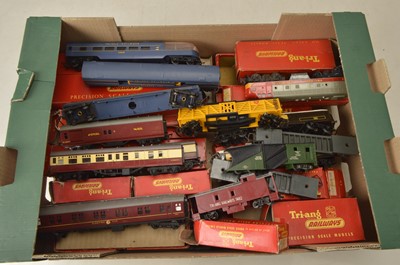 Lot 535 - Tri-ang Hornby  00 gauge Locomotives and rolling stock (20)