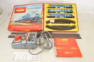 Lot 536 - Tri-ang Hornby  00 gauge boxed Blue Pullman set with extra track and accessory (qty)