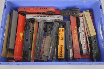 Lot 542 - Tri-ang 00 gauge Transcontinental Locomotives wagons and coaches (21)