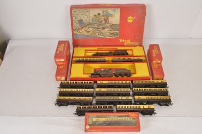 Lot 545 - Tri-ang 00 gauge GWR 'Lord of the Isles' Locomotives  and Clerestory Coaches including RS48 Train Set in original box and other boxed and unboxed items (14)