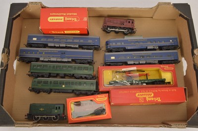 Lot 547 - Tri-ang and Hornby 00 gauge Diesel Locomotives wagons and coaches (12)