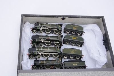 Lot 560 - Hornby 00 gauge Steam Locomotives and tenders in Southern olive green liveries (4)