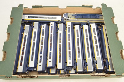 Lot 578 - Hornby Eurostar TGV 00 gauge Motor and centre coaches(25)