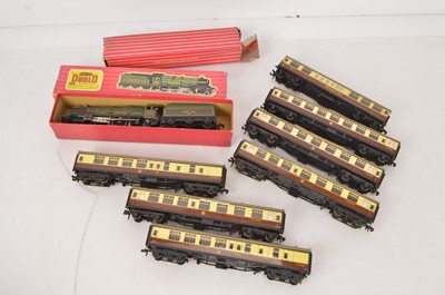 Lot 595 - Hornby-Dublo 2-rail 00 gauge Locomotive and matching chocolate/cream coaches (8)