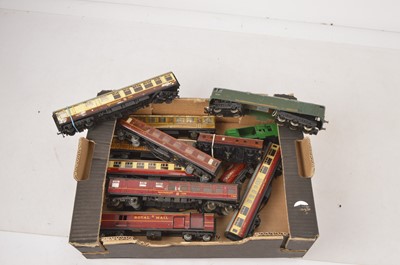 Lot 598 - Hornby-Dublo 2 and 3 rail  00 gauge Locomotive and rolling stock (13)