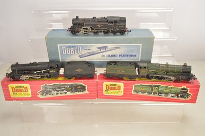 Lot 608 - Hornby-Dublo 2 rail  00 gauge Steam Locomotives and station building  (4)