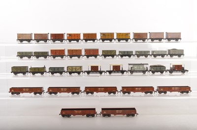 Lot 638 - Hornby-Dublo 00 Gauge 3-Rail NE Goods Rolling Stock (36)