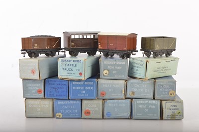 Lot 646 - Hornby-Dublo 00 Gauge 3-Rail GWR NE and LMS boxed wagons (16)